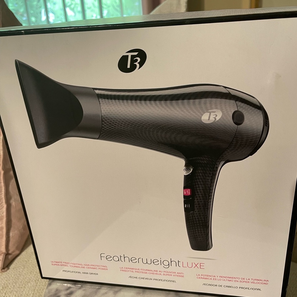 T3 Lightweight Blowdryer